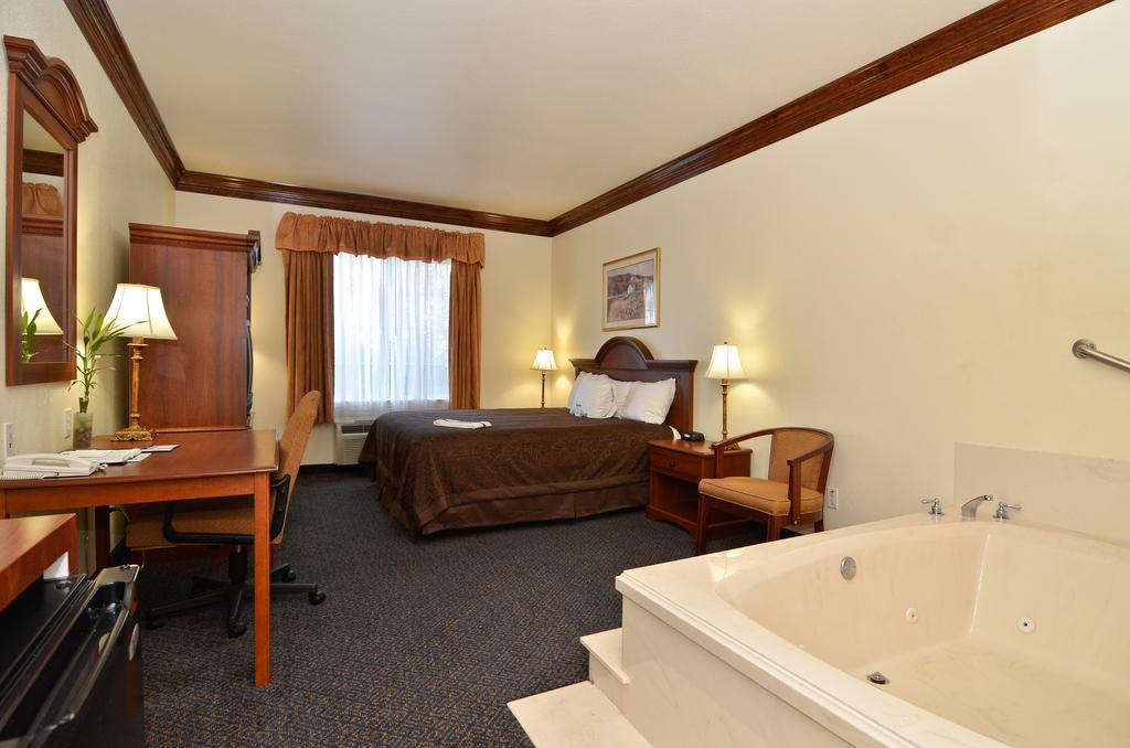 Best Western Fort Worth Inn And Suites Exteriör bild
